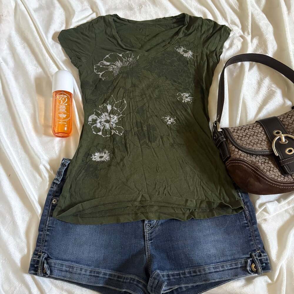 Vintage Y2K Green Floral Graphic V-Neck Short Sleeve Tee Top